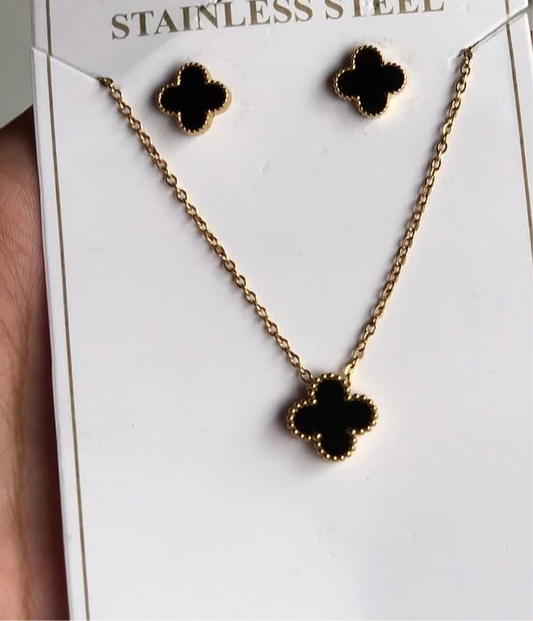 Clover Pendant And Studs