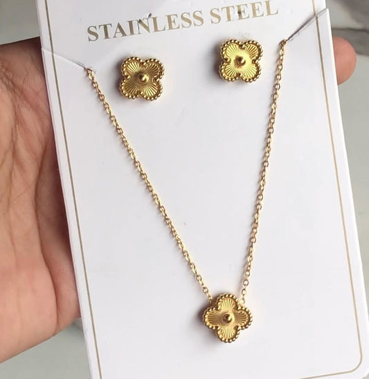 Golden Clover Pendant and Studs
