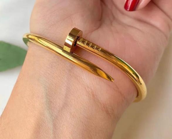 NAIL BANGLE